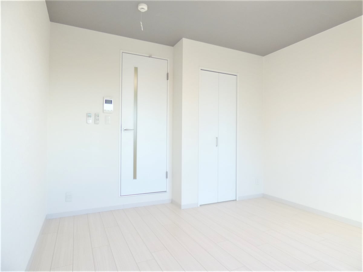 白を基調とした明るいフローリング ワコーレヴィータ須磨月見山本町