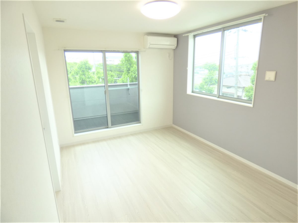 広々とした明るい洋室 ワコーレヴィータ神戸山手ＷＥＳＴ