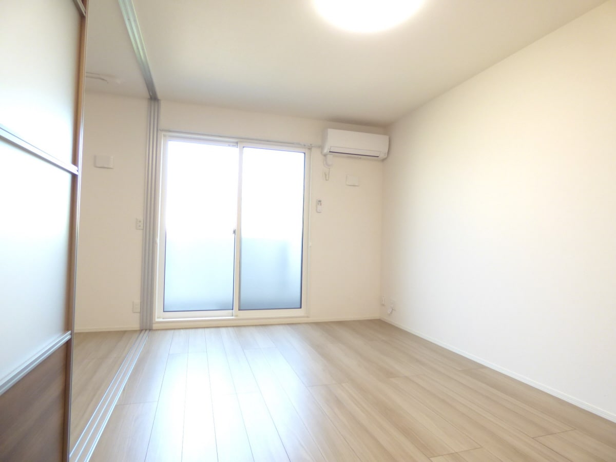 木目調がオシャレな広々としたリビング Ｐｒｅｍｉｅｒｅ　ＳＡＫＵＲＡ