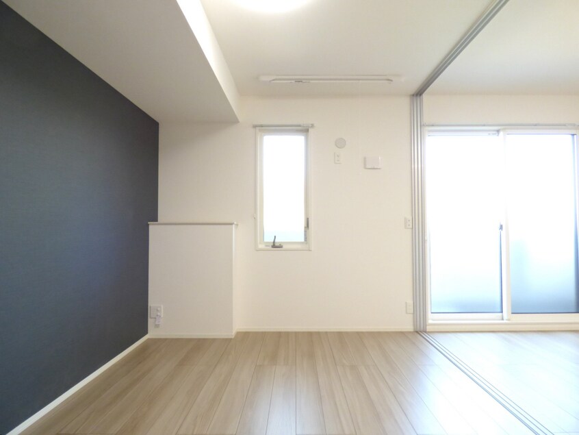 アクセントクロスがオシャレな洋室 Ｐｒｅｍｉｅｒｅ　ＳＡＫＵＲＡ