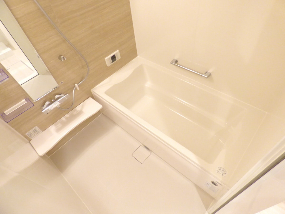 追い焚き機能付１坪タイプバス Ｐｒｅｍｉｅｒｅ　ＳＡＫＵＲＡ