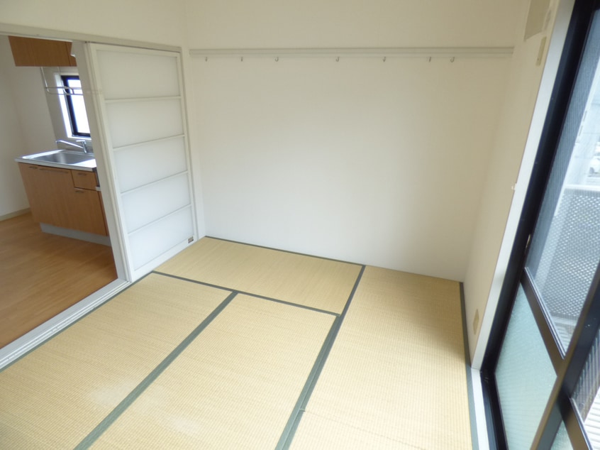 落ち着きのあるキレイな和室 須磨天神ハイツ