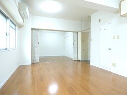 広々とした洋室