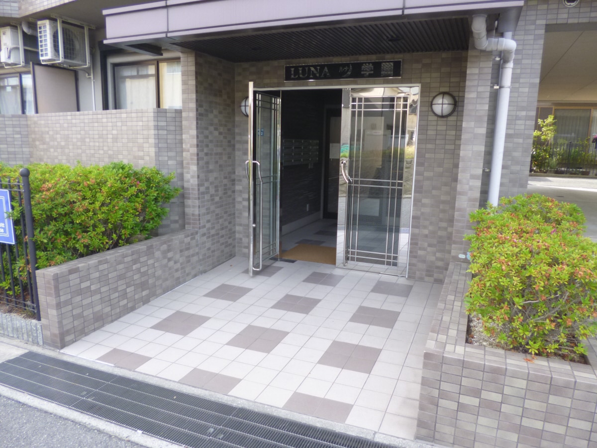 安心のオートロック完備 ルナ学園