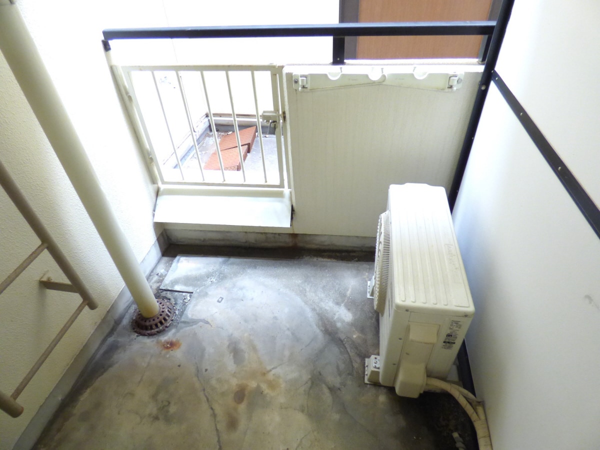 広々としたバルコニー ＢＡＫＥＲ７７