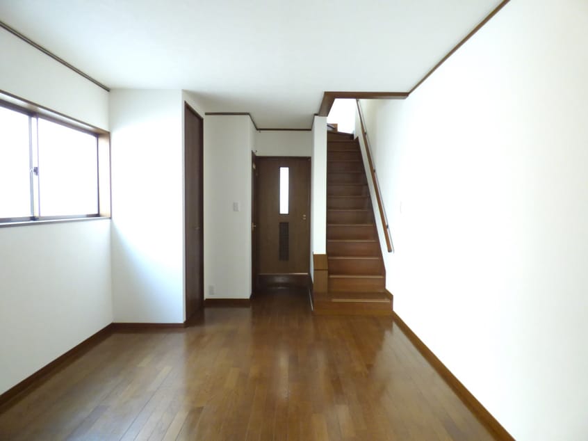 広々とした洋室 若松町１丁目テラスハウス