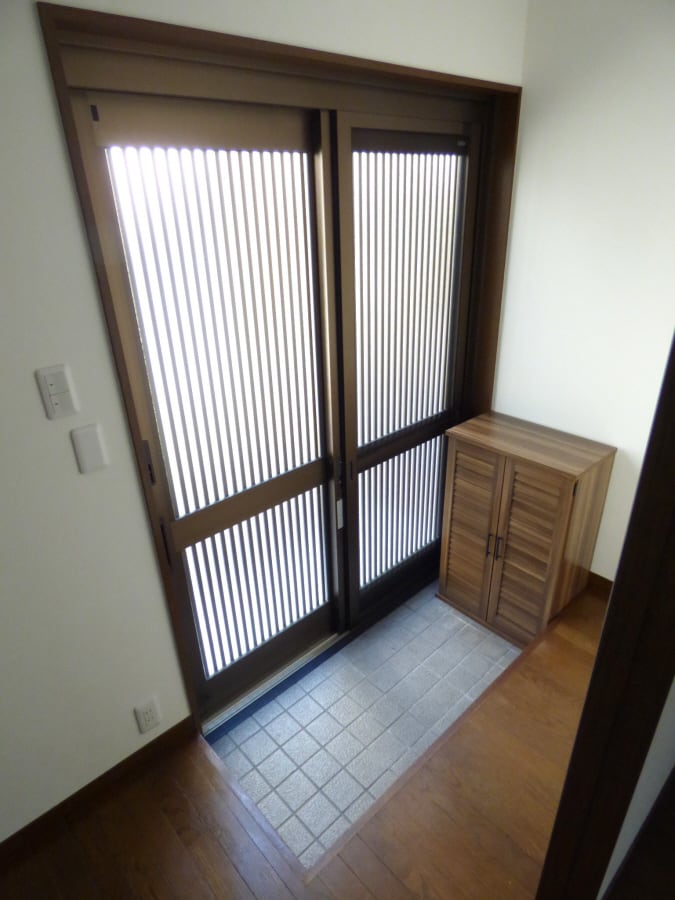 広々とした玄関 若松町１丁目テラスハウス