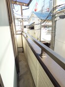 南西向きバルコニーで日当たり良好 若松町１丁目テラスハウス
