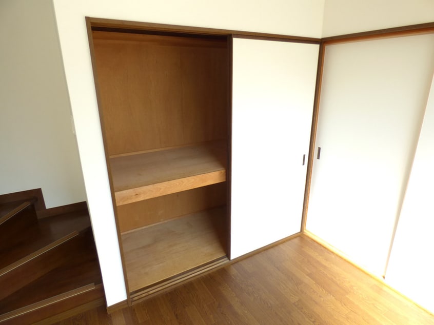 ダイニングの物入 若松町１丁目テラスハウス