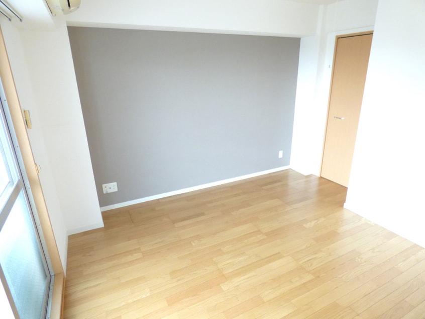 アクセントクロスがオシャレな洋室 クレアドル須磨Ⅱ