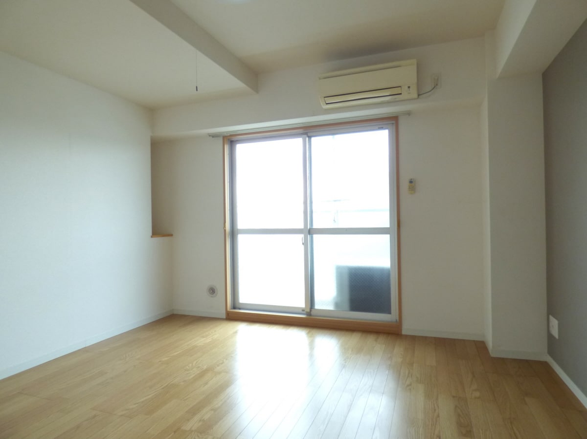 南向きバルコニーで明るい洋室 クレアドル須磨Ⅱ