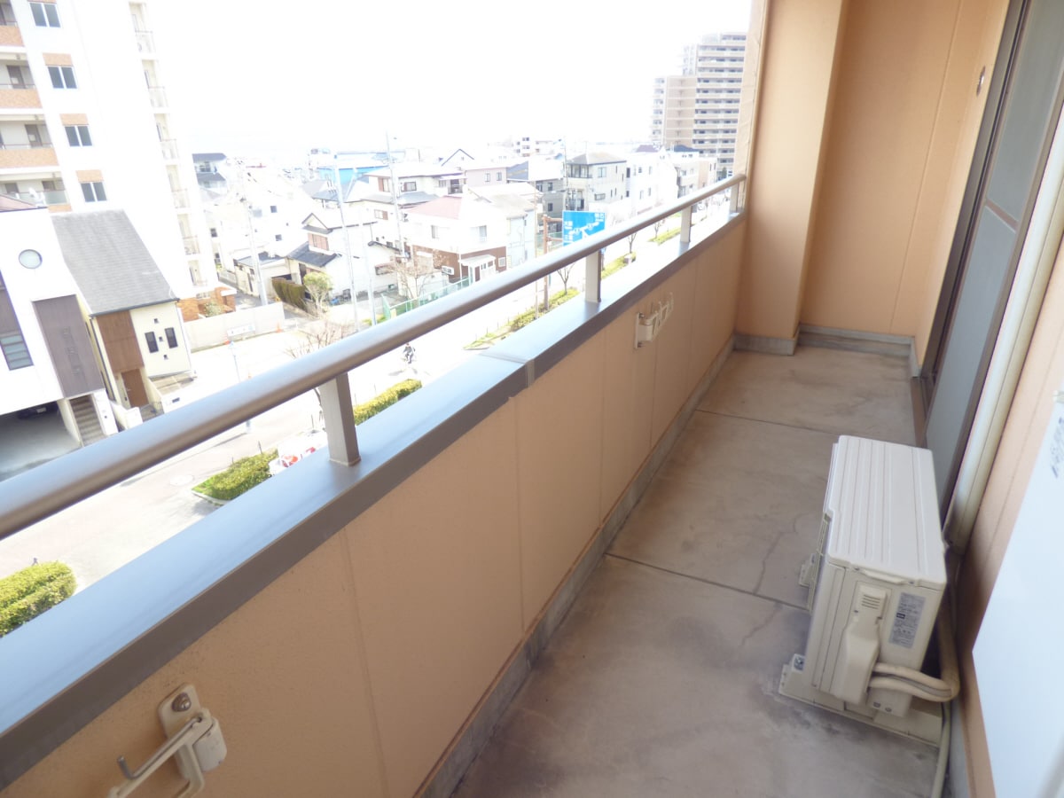 南東向きバルコニーで日当たり良好 ティエスビル須磨