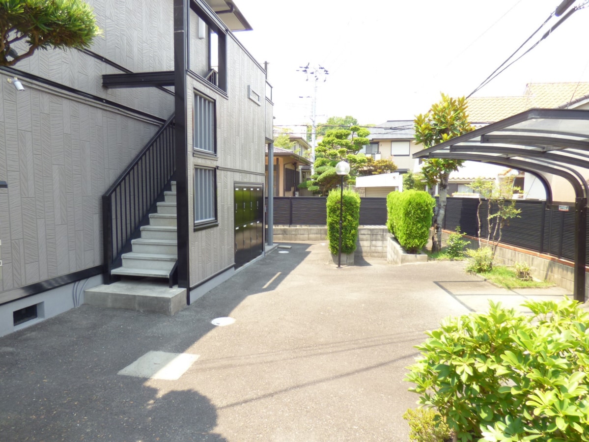 広々とした敷地内 ジュネス離宮