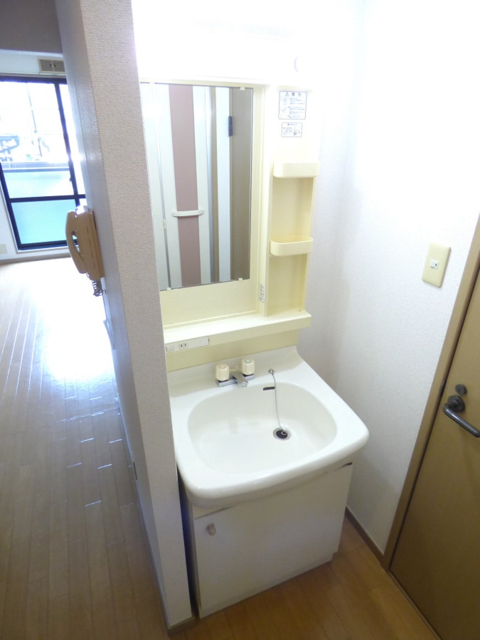 キレイな洗面台 ジュネス離宮