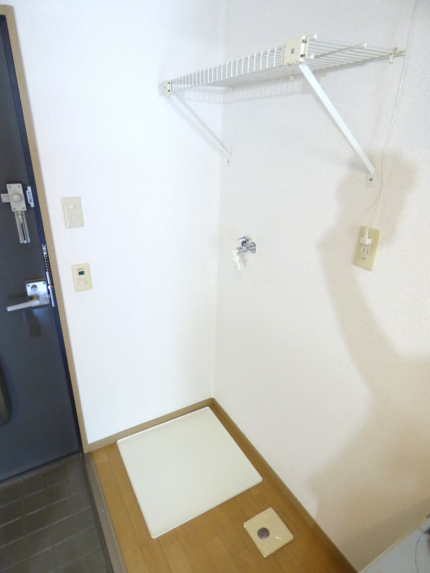 室内洗濯機置場 ジュネス離宮