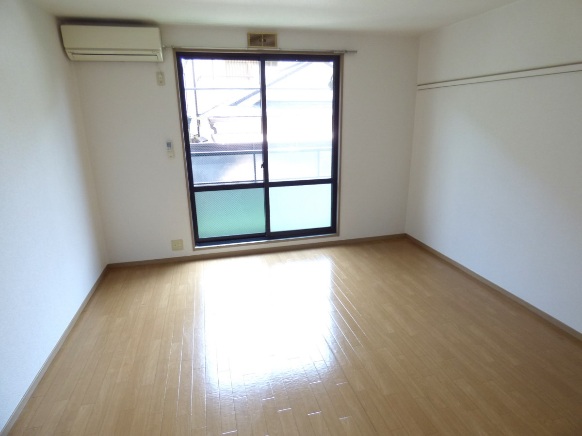 広々とした洋室 ジュネス離宮