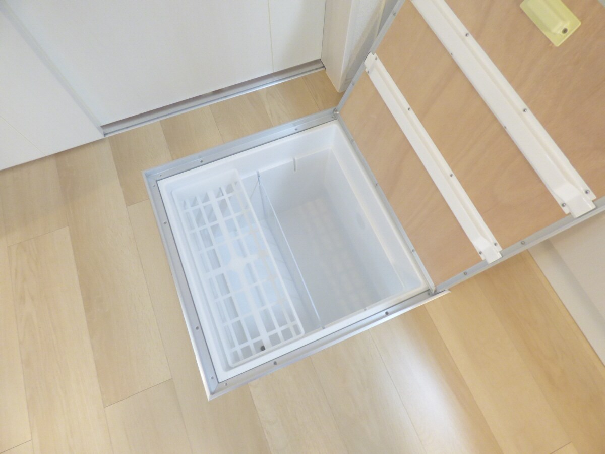 床下収納２ヶ所あり ヒールコート関守