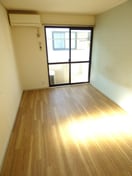 ２面採光の明るい洋室 クレベール萩