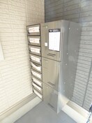 荷物がいつ届いても安心の宅配ボックス完備 サンパティーク東町