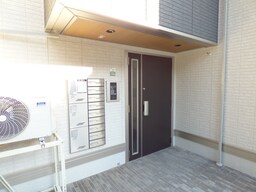 安心のオートロック＆荷物がいつ届いても安心の宅配ボックス完備