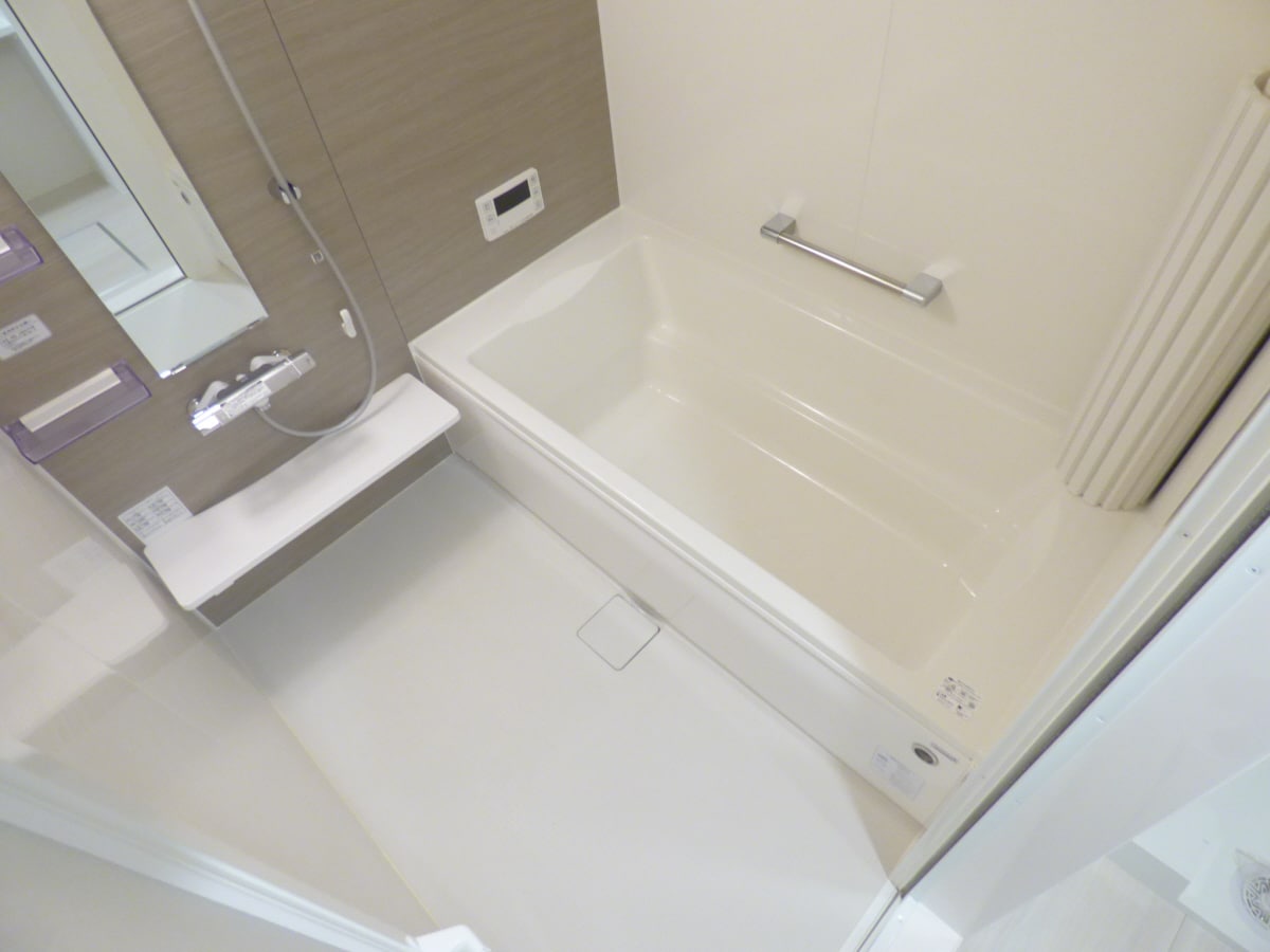 １坪タイプの追い焚き機能付バス ルミエＤ・高倉