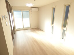 広々とした明るいリビング