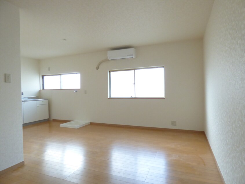室内リニューアルでキレイな洋室 白川ハイツ