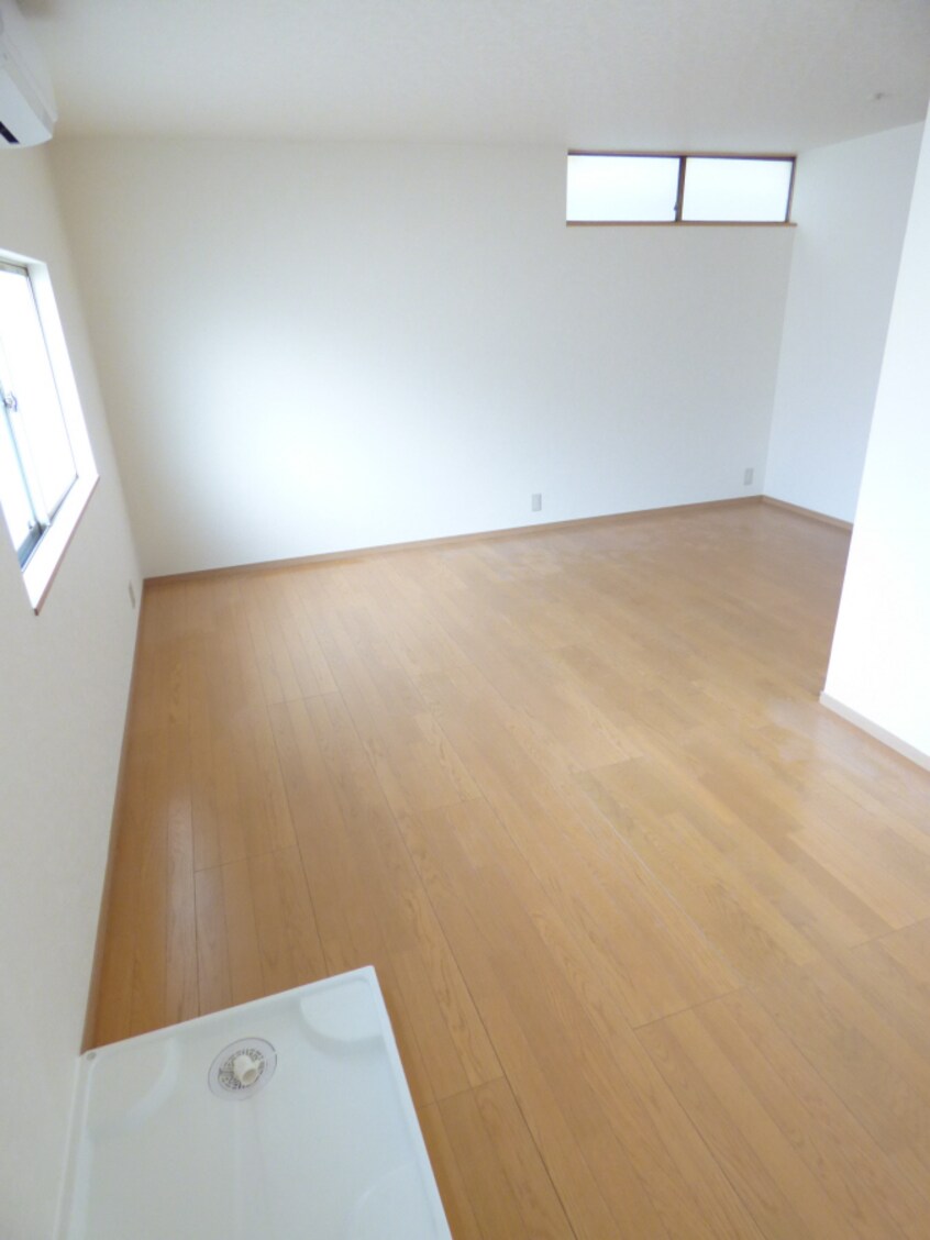 窓がたくさんあります 白川ハイツ