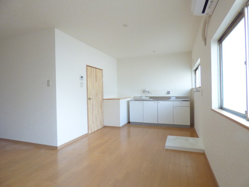 室内リニューアルでキレイな洋室 白川ハイツ