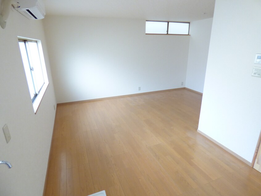 広々とした洋室 白川ハイツ