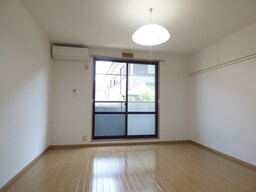 広々とした洋室