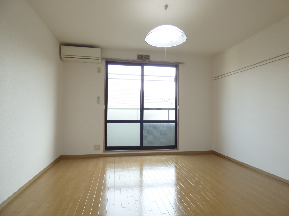 広々とした洋室 ジュネス離宮