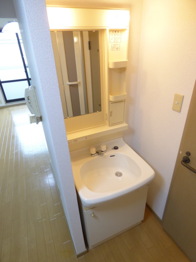 キレイな洗面台 ジュネス離宮