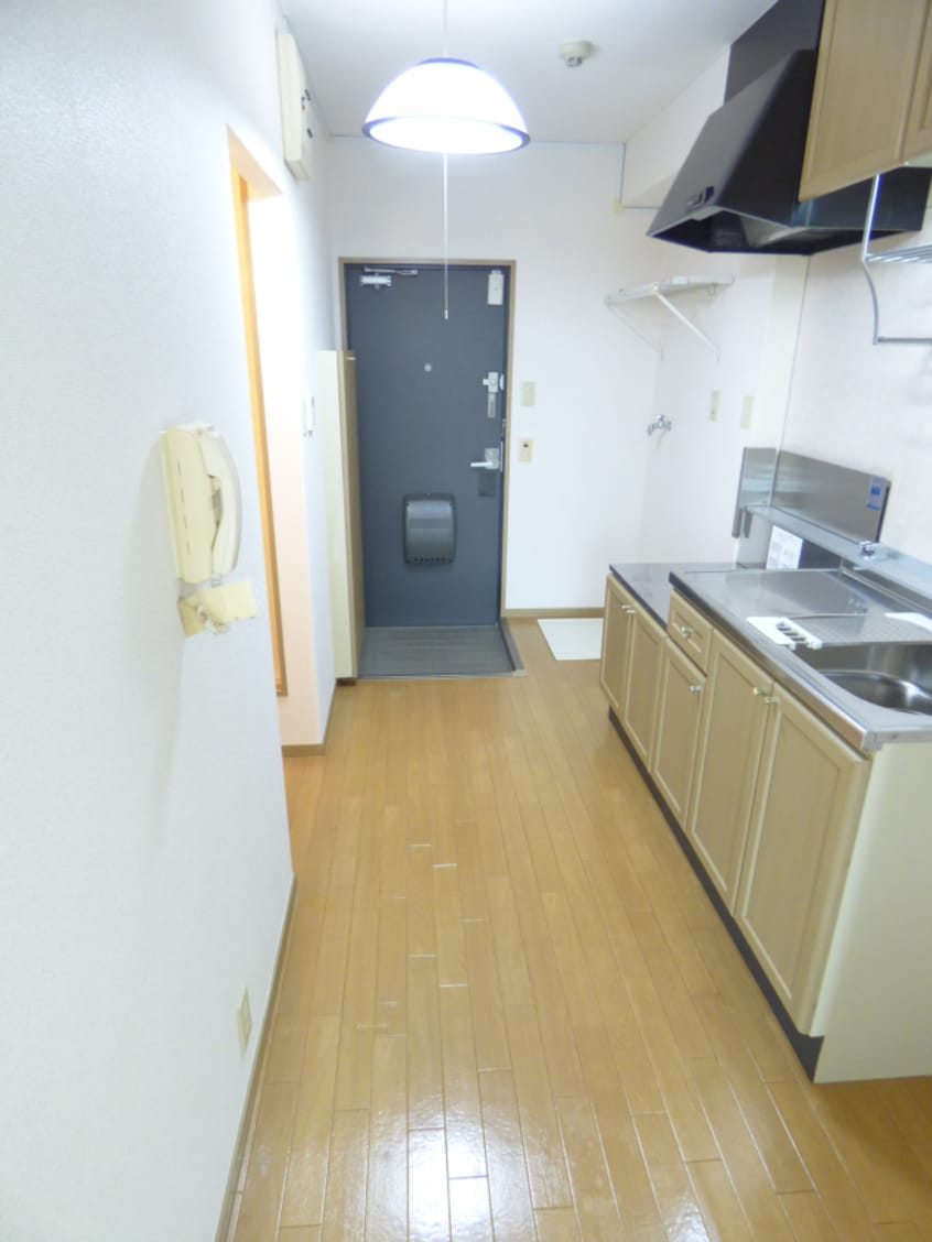 ゆったりとしたキッチンスペース ジュネス離宮