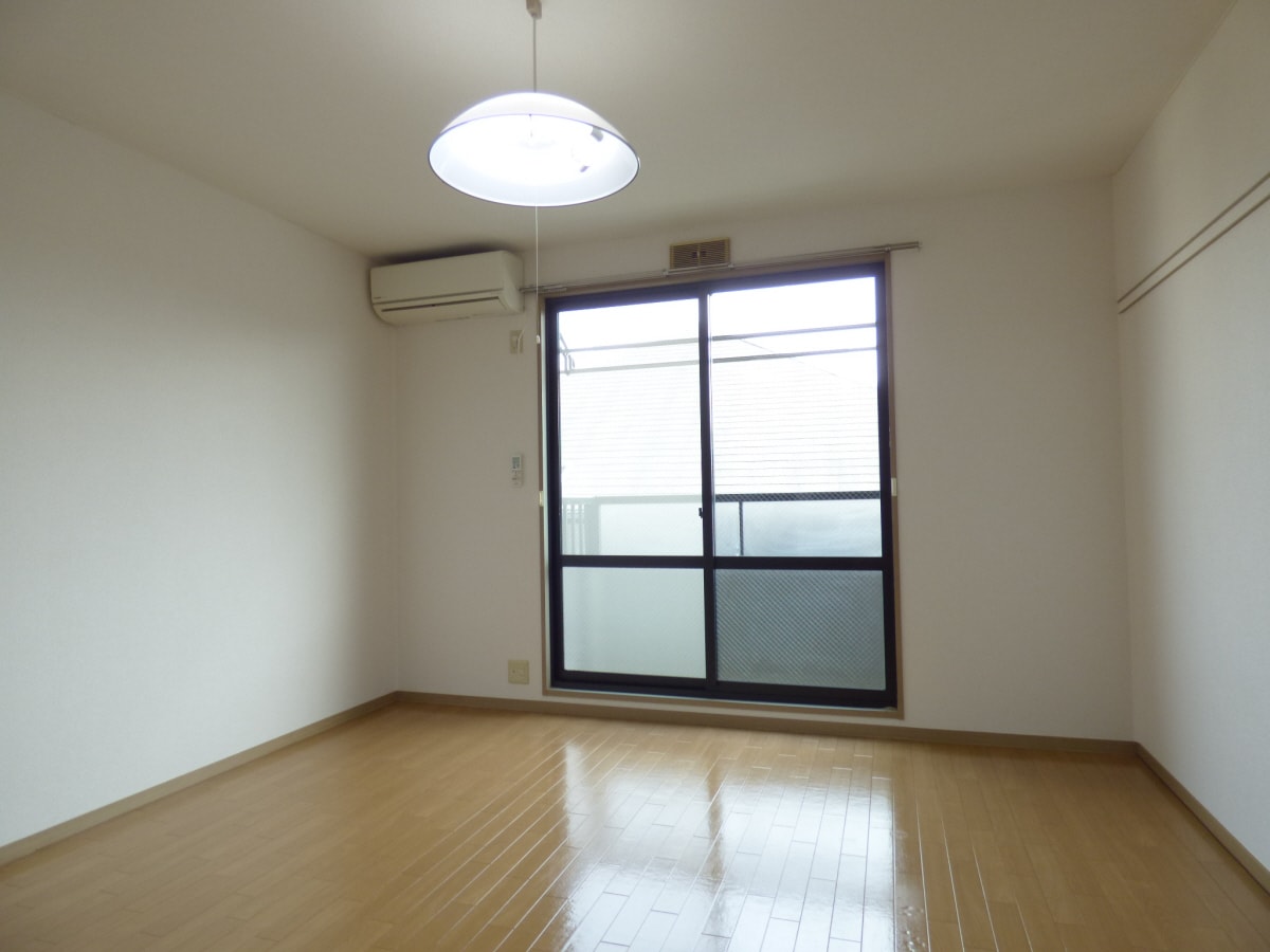 キレイな洋室 ジュネス離宮