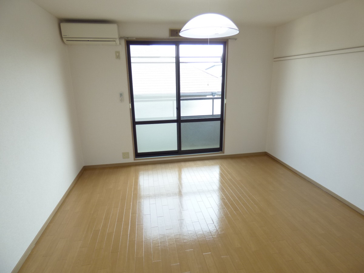 広々とした洋室 ジュネス離宮