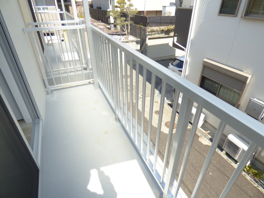 広々とした屋根付バルコニー 離宮前町１丁目貸家