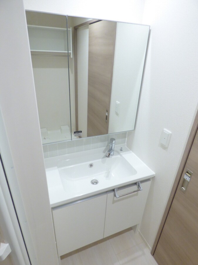 一面鏡のキレイな洗面台 ＬａＭａｉｓｏｎ大池町