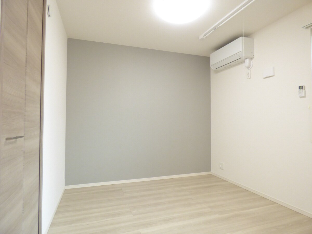 アクセントクロスがオシャレな洋室 ＬａＭａｉｓｏｎ大池町