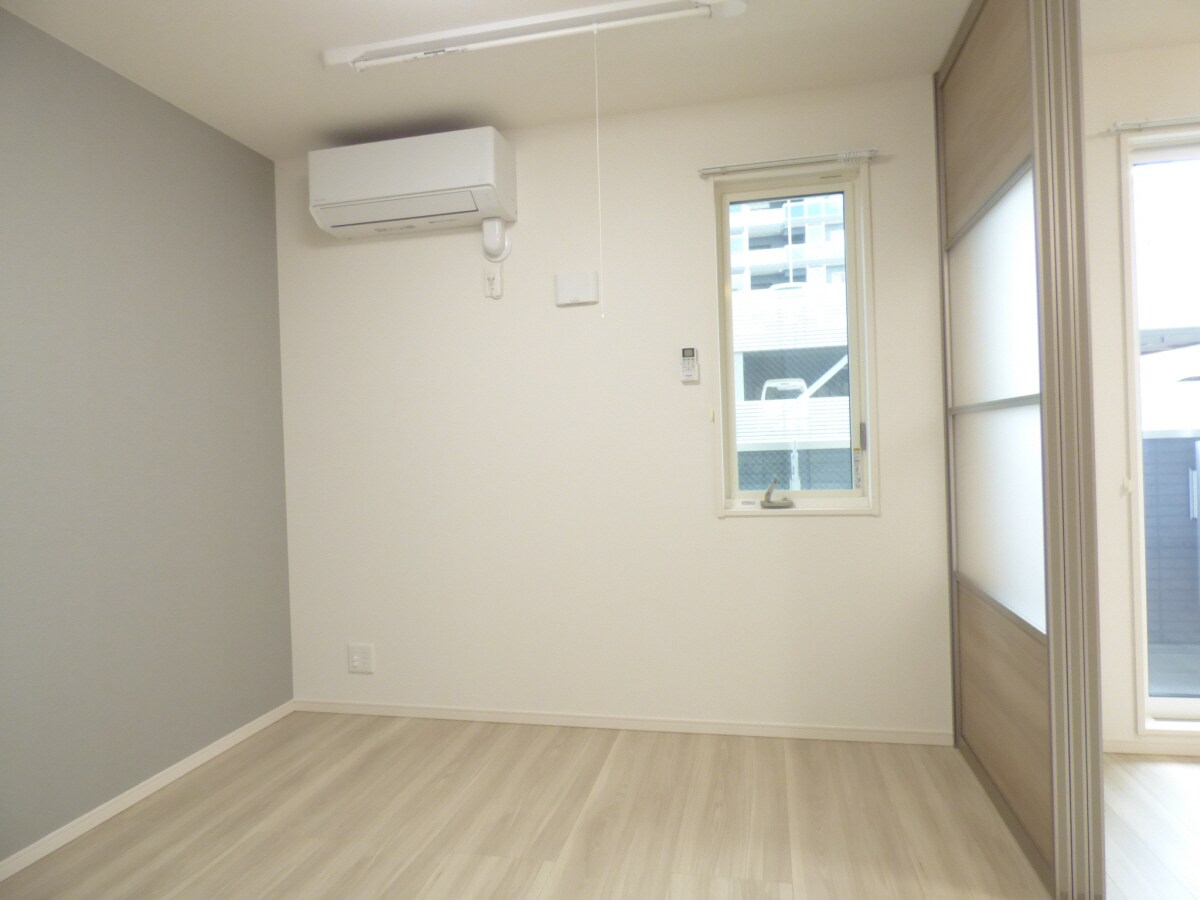 アクセントクロスがオシャレな洋室 ＬａＭａｉｓｏｎ大池町