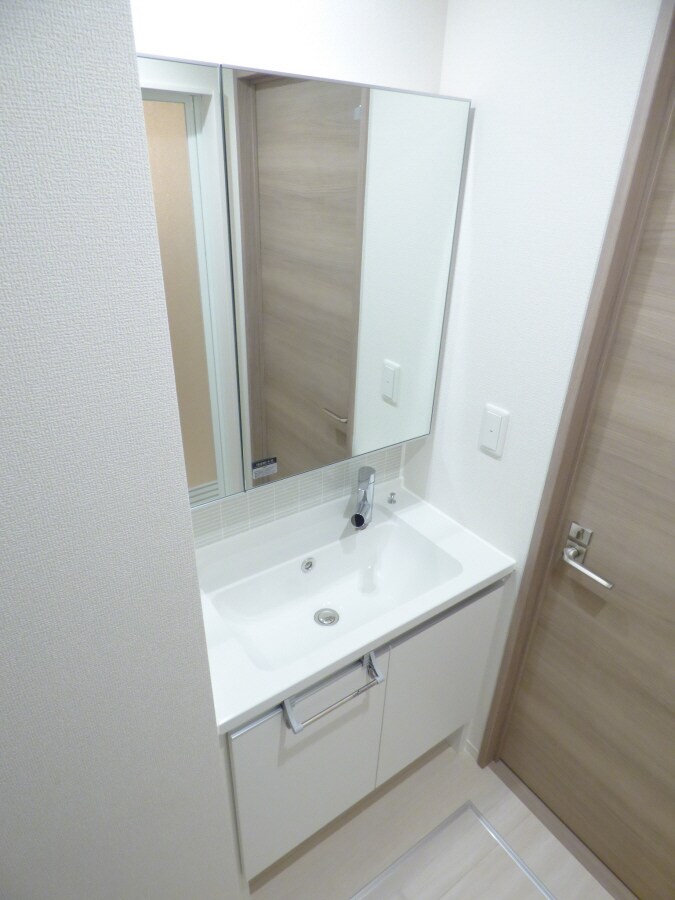 一面鏡のキレイな洗面台 ＬａＭａｉｓｏｎ大池町