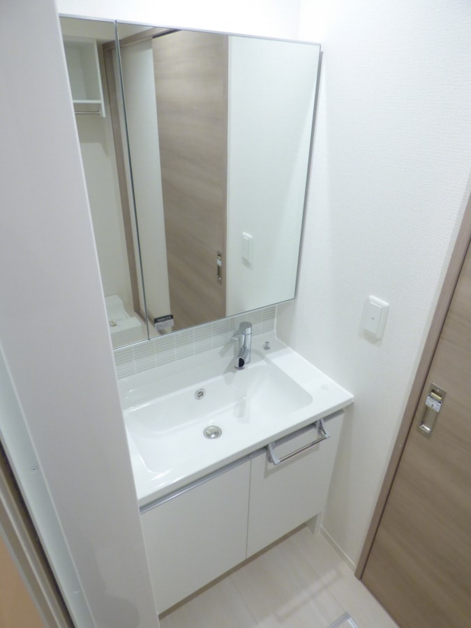 一面鏡のキレイな洗面台 ＬａＭａｉｓｏｎ大池町