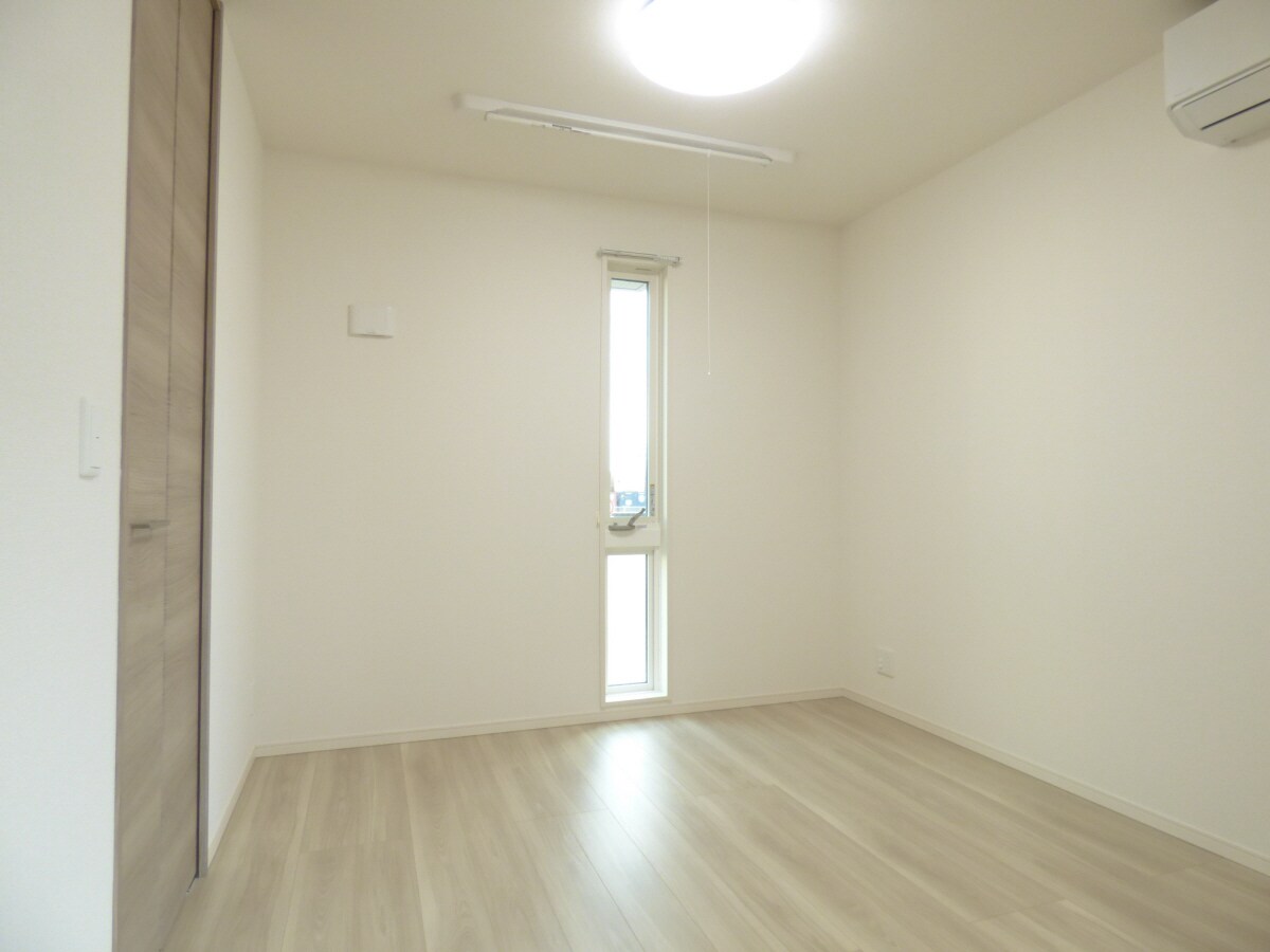 木目調がオシャレな洋室 ＬａＭａｉｓｏｎ大池町