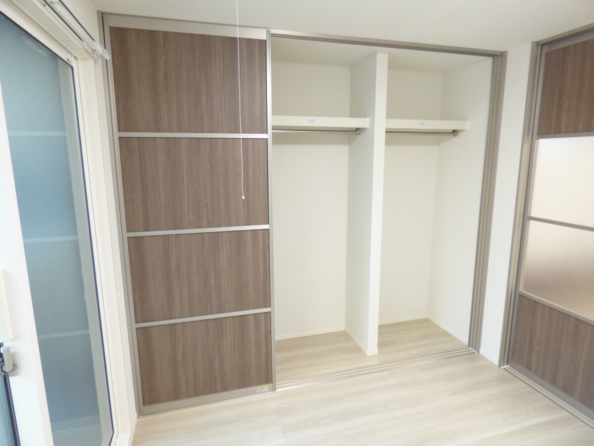 壁一面ある広々としたクローゼット ＬａＭａｉｓｏｎ大田町