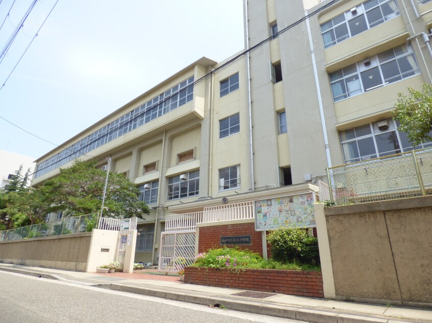 鷹取中学校(中学校/中等教育学校)まで1211m 行幸町２丁目貸家