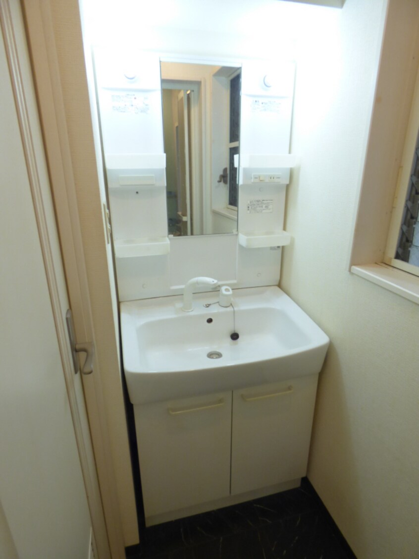 シャンプードレッサー 行幸町２丁目貸家