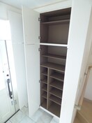 トールタイプのシューズボックス付 行幸町２丁目貸家