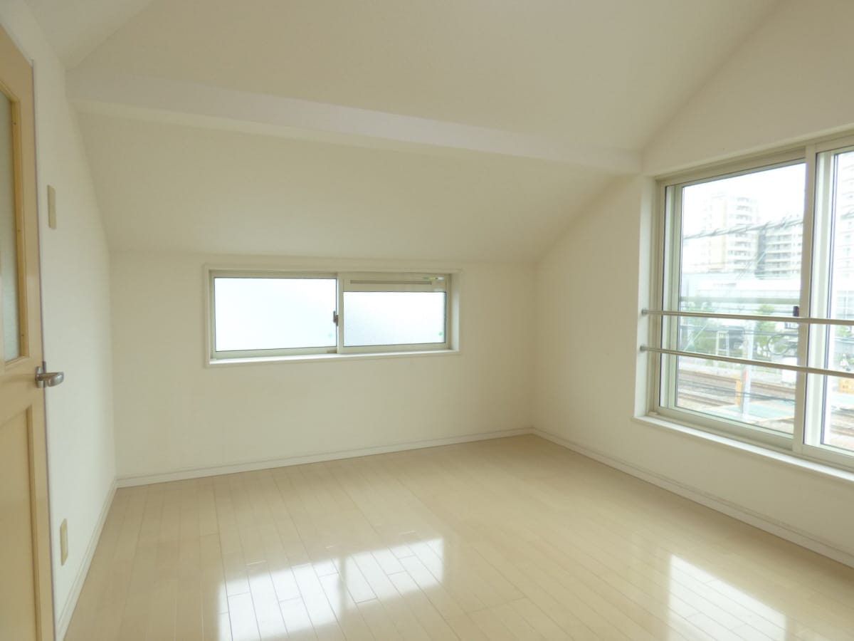 ２面採光で明るい３階洋室 行幸町２丁目貸家