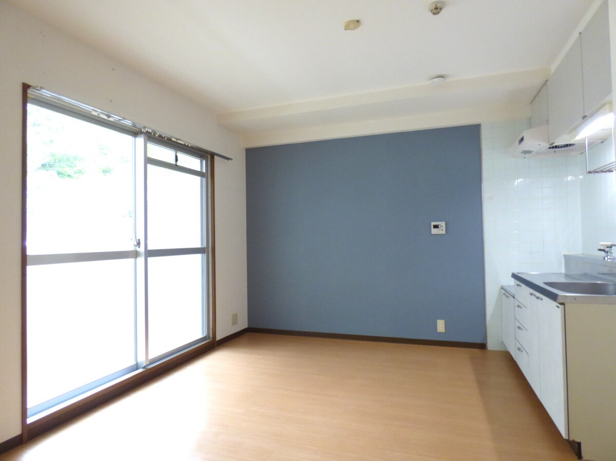 アクセントクロスがオシャレなダイニング ノーブル須磨