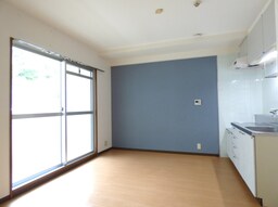 アクセントクロスがオシャレなダイニング